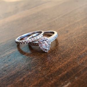 Pear shaped diamond engagement ring and band